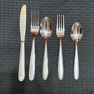 Oneida Flatware Set